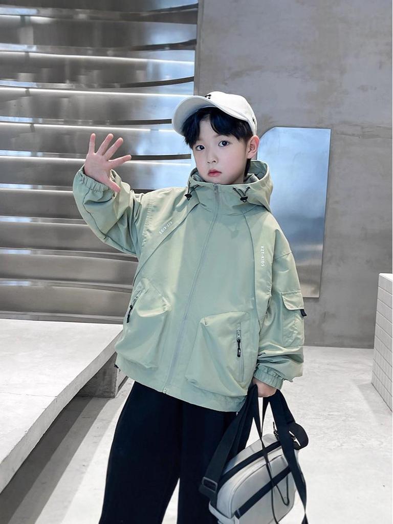 Детский ветрозащитный плащ на весну/осень 2025 года: Модная и ветрозащитная тонкая куртка для больших детей