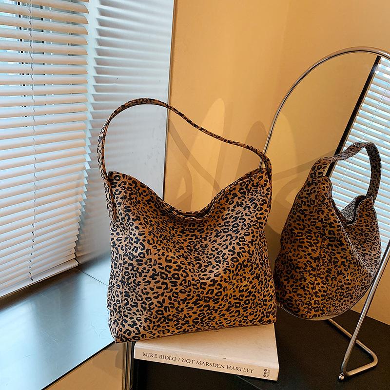 Vintage Maillard leopard print large-capacity tote bag women's new commuter shoulder armpit bag