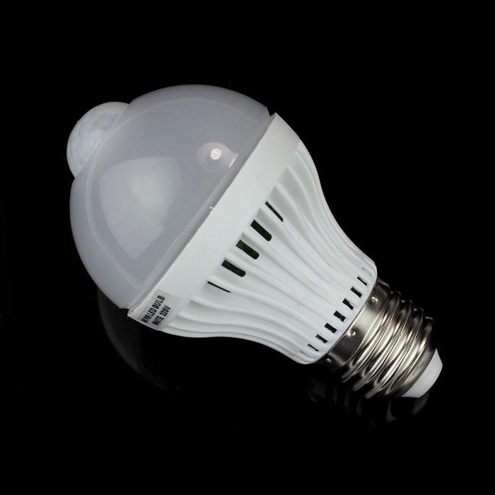 E27 5W 220V 18LED Motion Control PIR Sensor Light Lamp Bulb Warm White