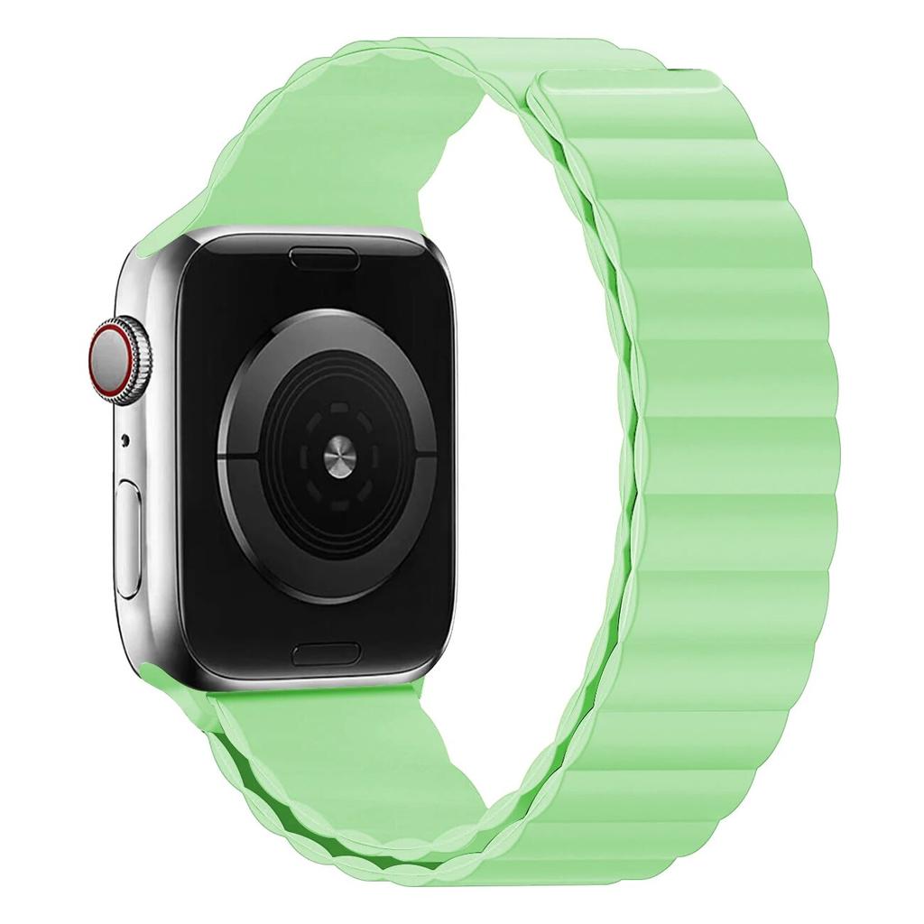 Ремешок для Apple Watch Band 44 мм, 40 мм, 45 мм, 41 мм, 42 мм, 38 мм, силиконовый браслет с магнитной петлей iWatch Series 8 7 Ultra 3 5 6 SE