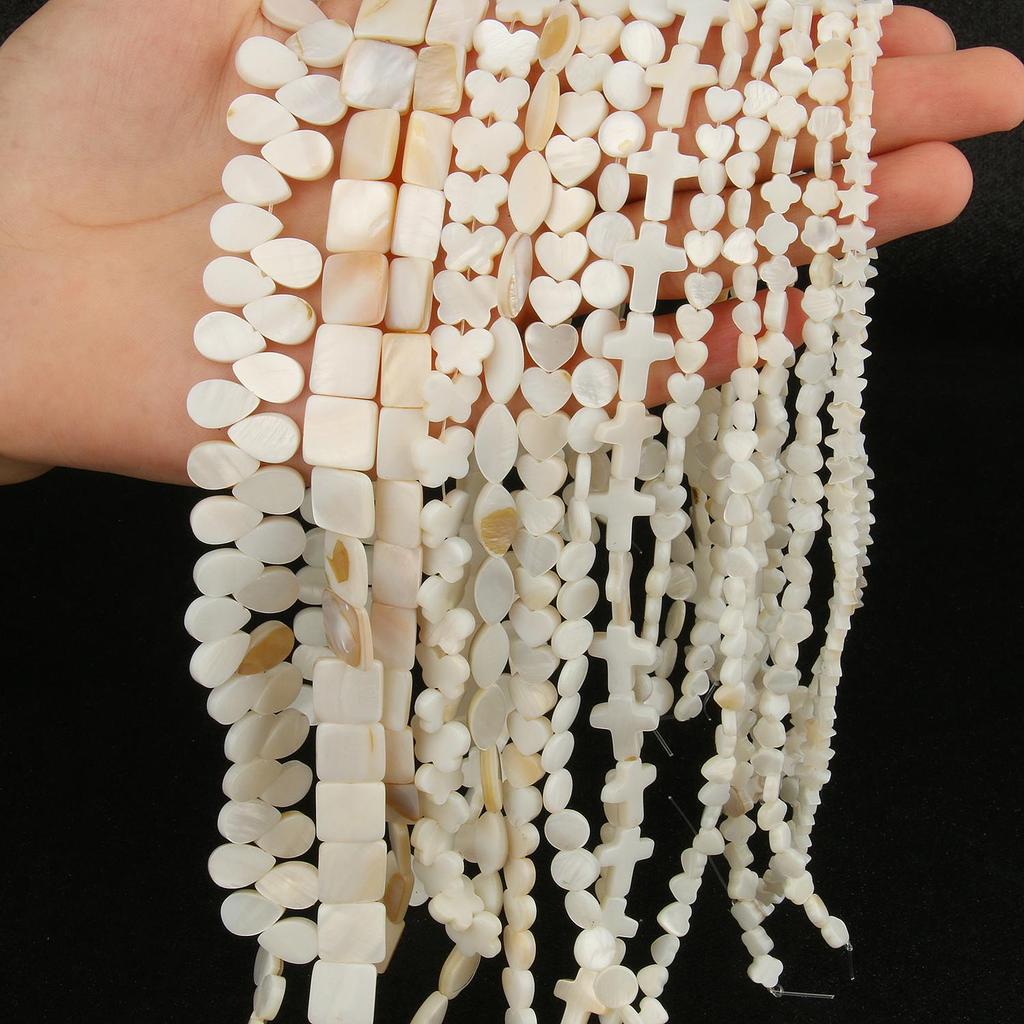 Натуральные пресноводные белые бусины из ракушек Бабочка Цветы Сердце Звезда Плоские круглые бусины из ракушек для изготовления ювелирных изделий DIY Браслеты из бисера для женщин