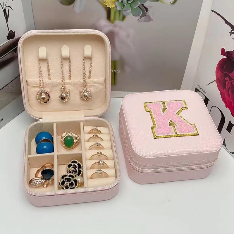 1 шт., шкатулка для драгоценностей с буквами AZ, портативный мини-футляр для ювелирных изделий с алфавитом, розовый органайзер из искусственной кожи с изысканными буквами для женщин и девочек