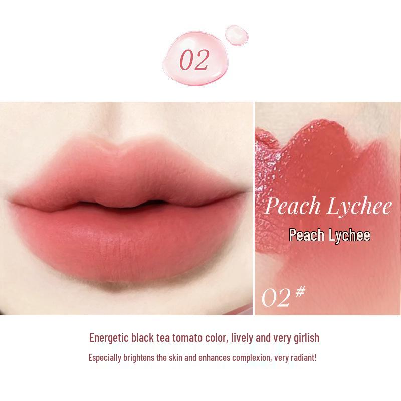 Novo Light Nude Водный спрей-блеск для губ: Шелковистая, гладкая текстура с натуральным, легко наносимым цветом, который придает губам сияние.