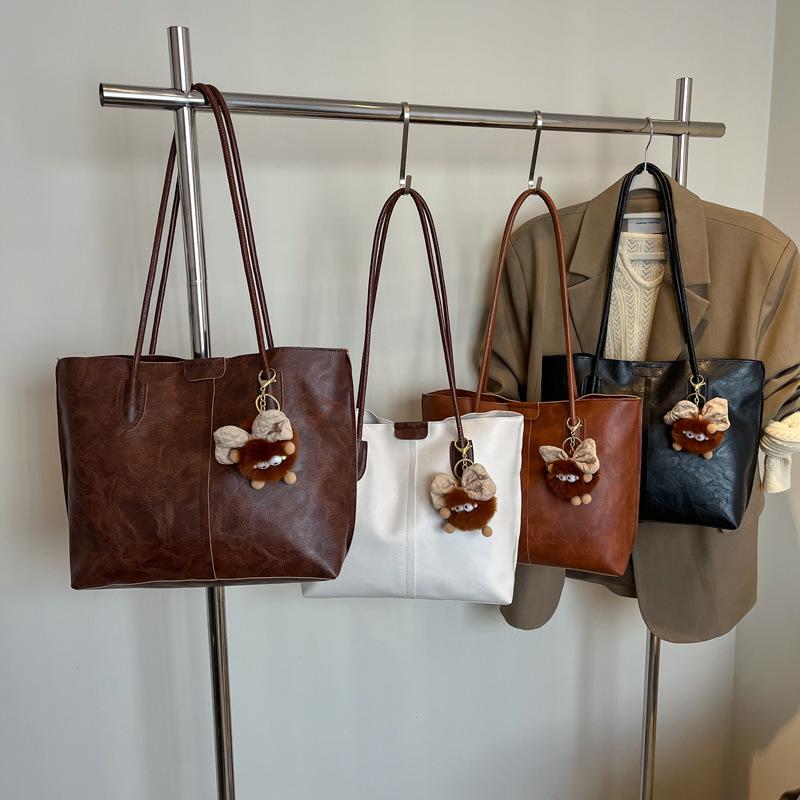 2025 New Retro Textured Women's Versatile Tote Bag - Large Capacity Shoulder Bag for Class and Commuting