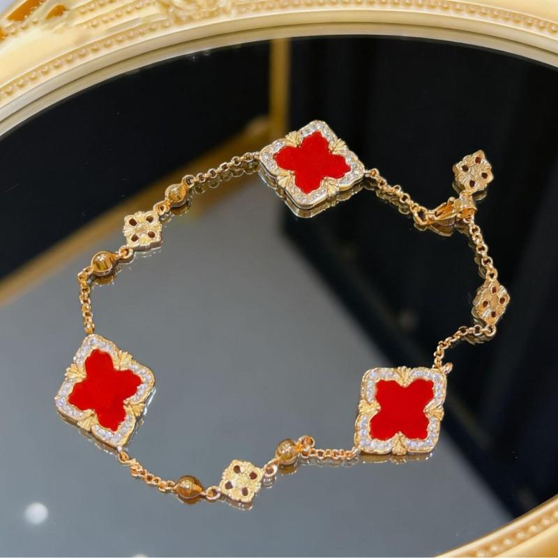Vintage Court Style Brati White Fritillary Set Four-Leaf Clover Red Agate Bracelet