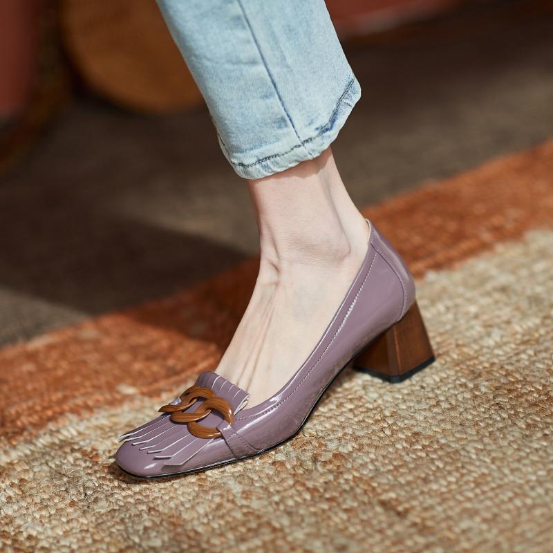 Модные женские туфли-лодочки на среднем высоком каблуке-шпильке с круглым носком из натуральной кожи, с металлической отделкой, женская обувь для вечеринок 2025 года