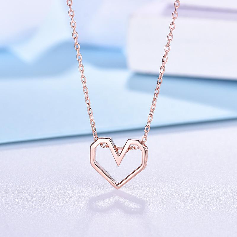 Ожерелье в форме сердца Hollow Love для женщин, японский и корейский модный темперамент, персонализированная и универсальная подвеска в виде персикового сердца на ключицу