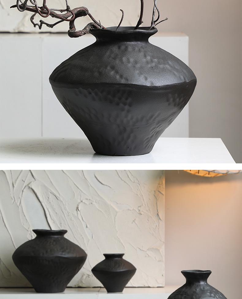 Wabi-Sabi Black Pottery Jar: Zen-style Retro Ceramic Vase for Tea Rooms and Hotels