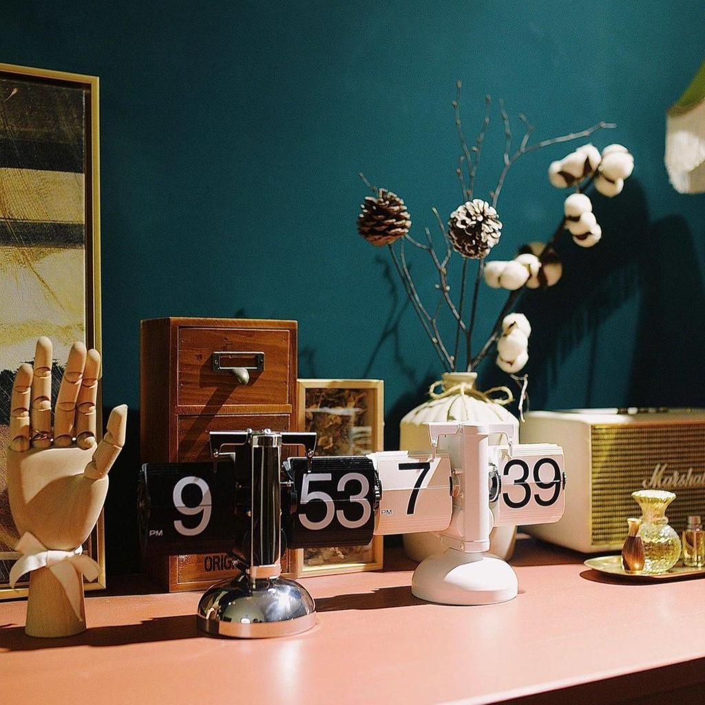 Creative Retro European Automatic Mechanical Desk Clock - Modern Simple Living Room Ornament