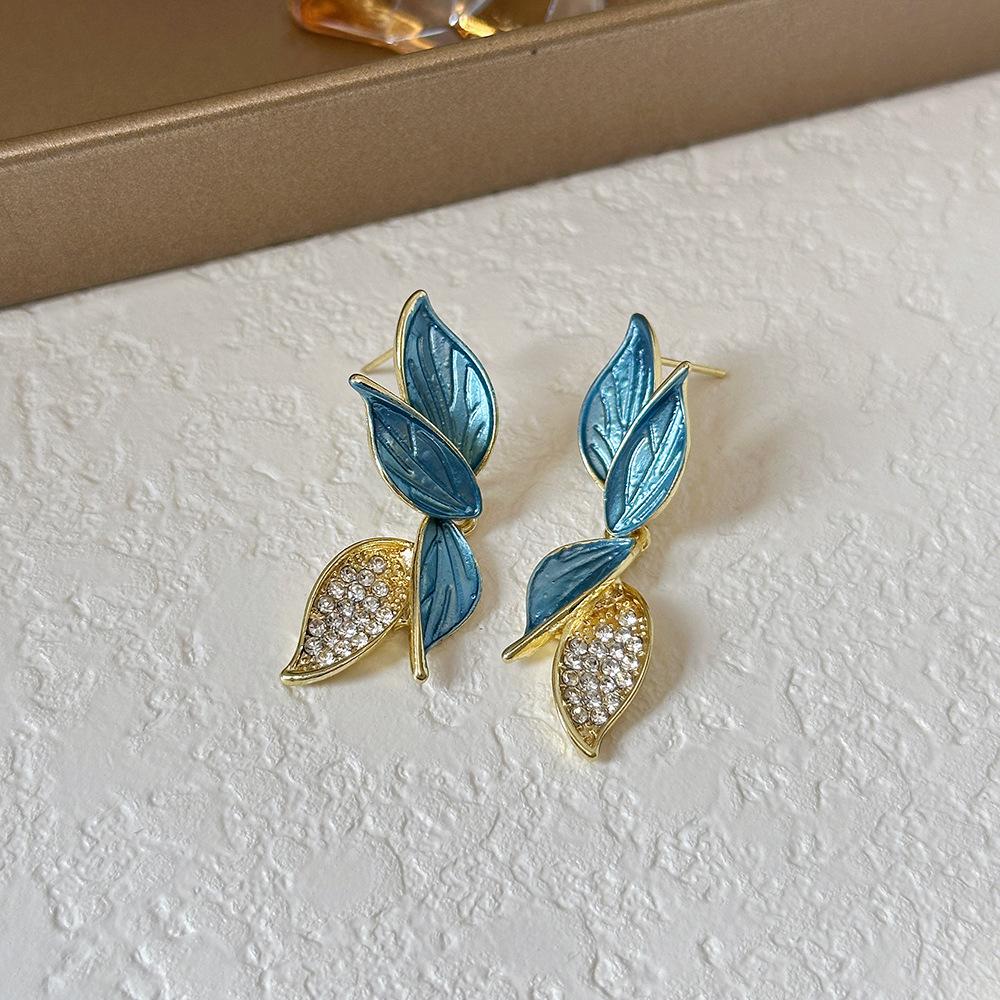 Light Luxury Exquisite Micro-inlaid Zircon Flower Earrings Elegant High-end Pearl Stud Earrings Niche Design Temperament Earrings
