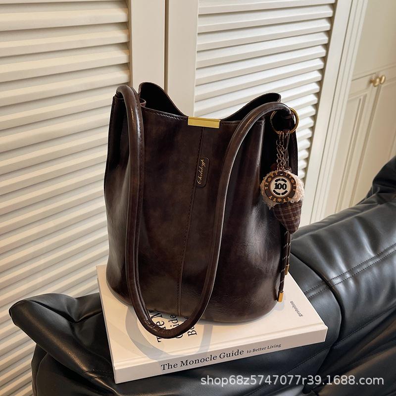 Manufacturer Trend 2025 New Winter Casual Fashion Bucket Vintage Shoulder Bag Versatile Armpit Handbag