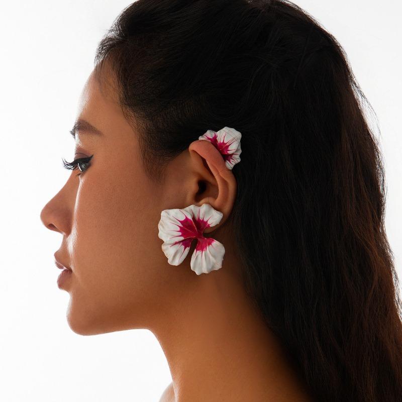 Sweet Dripping Oil Metal Pink Flower Earrings for Women Fashion 3D Folding Floral Stud Earring Ear Hooks Jewelry Accessories