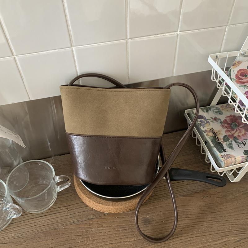 Сумка кроссбоди женская сумка 2025 новая осень и зима ретро мода сумка на плечо высокое чувство супер огонь изысканная сумка-ведро кроссбоди