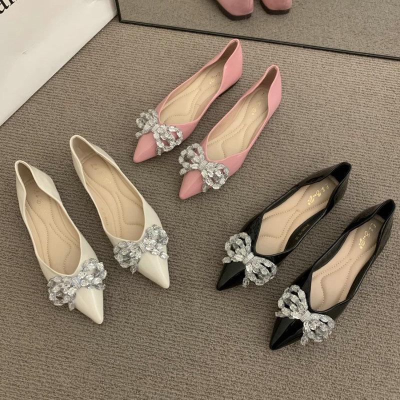 Модная женская обувь на плоской подошве 2025 Весна и Осень Бриллиантовая бабочка Новая Остроносая С мелким вырезом Большого размера Женская обувь Женская