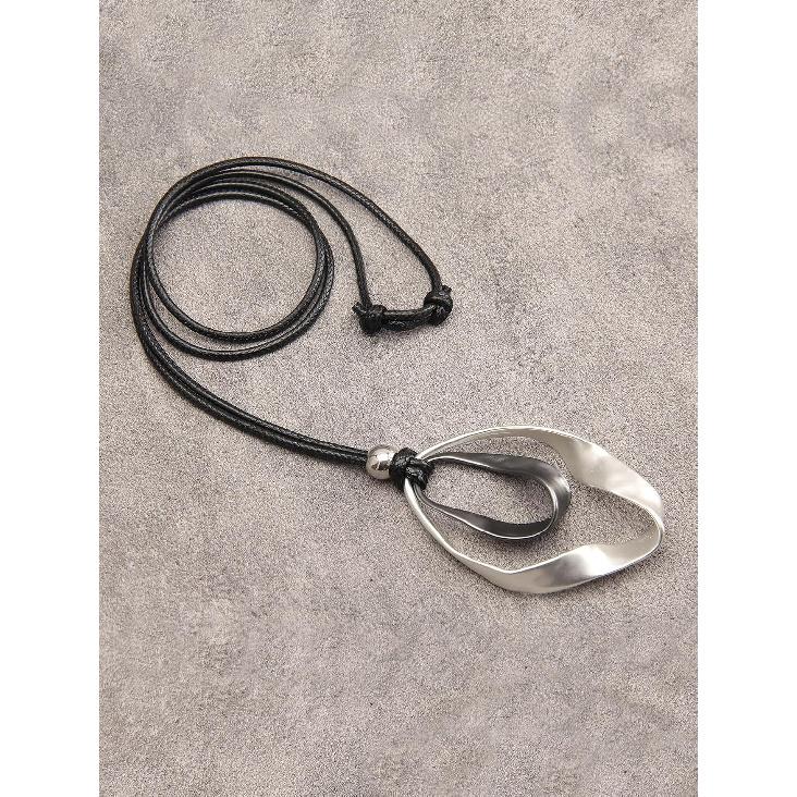 Leather Necklace for Women Boho Choker Necklace Long Cord Leather Pendant Bohemian Neckalce Vintage Alloy Pendant Leather Rope Necklace Wooden