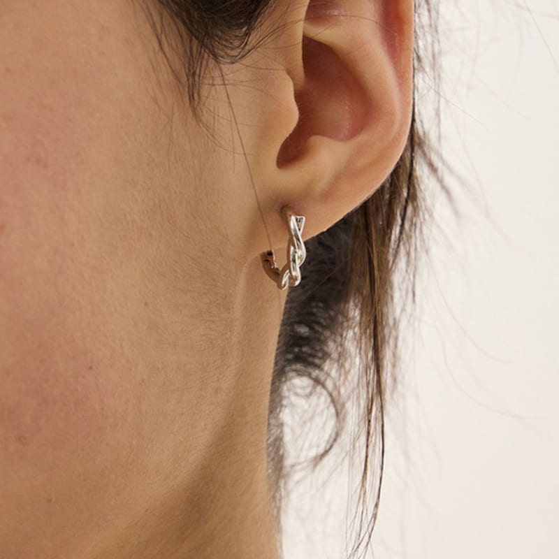 eenie beenie twist one-touch earrings ENJ24EW011,ENJ24EP012