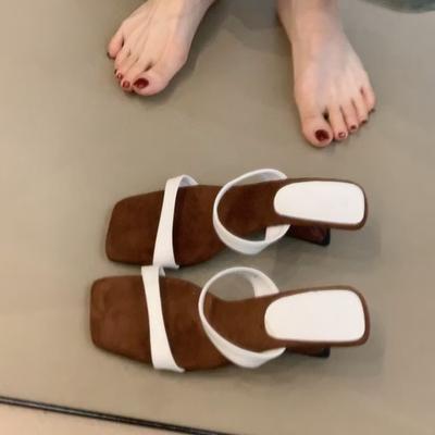 Шлепанцы на танкетке женские летние 2025 новые красивые туфли на высоком каблуке с юбкой высококлассные серебристые крутые шлепанцы