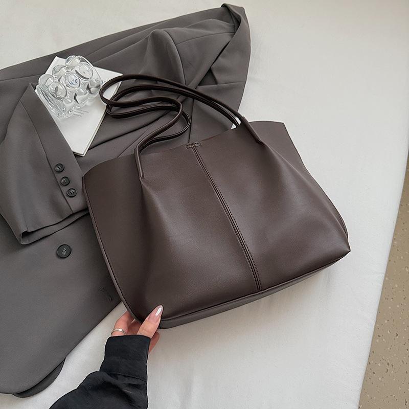 Ретро сумка женская большой вместимости 2025 новая осенне-зимняя универсальная на плечо подмышку повседневная рабочая сумка-тоут для поездок