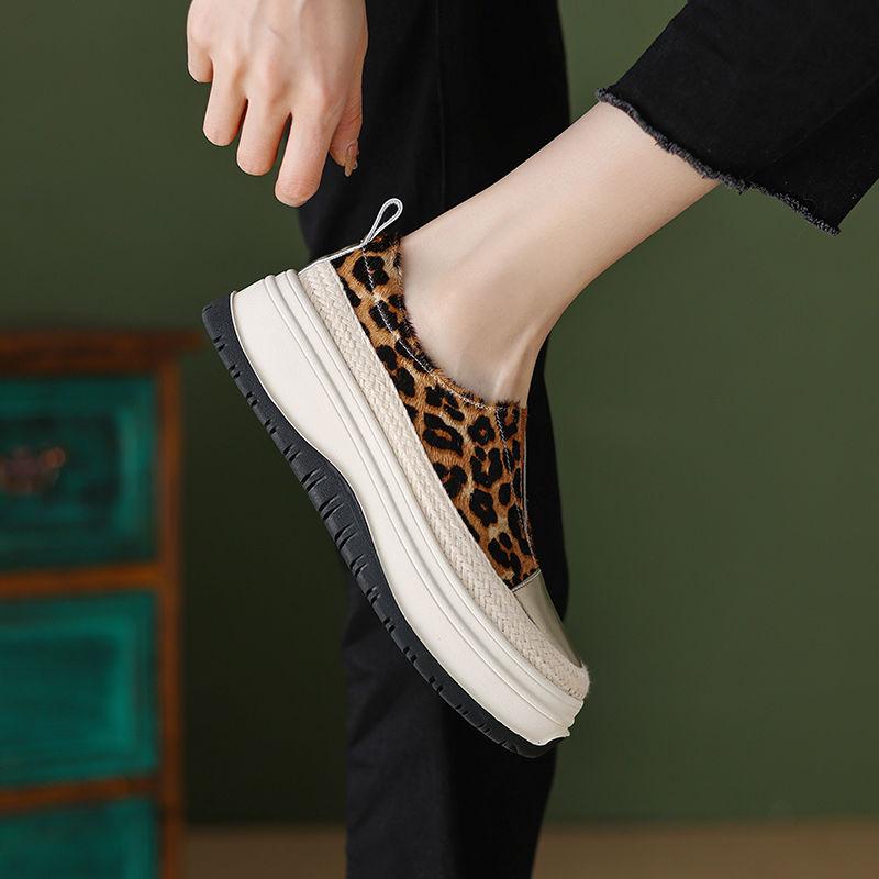 Модная летняя повседневная обувь слипоны с леопардовым принтом для женщин Предложение дешевой эстетичной новинки 2025 года Оригинальная обувь на высокой платформе для женщин