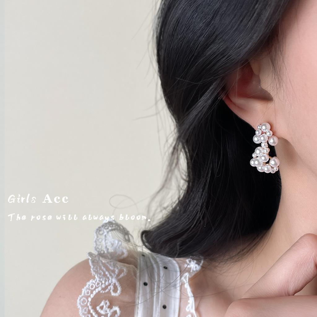 Light Luxury Heavy-Duty Shiny Floral Earrings: Artistic Retro Style Stud Earrings with High-End Feel for Brides