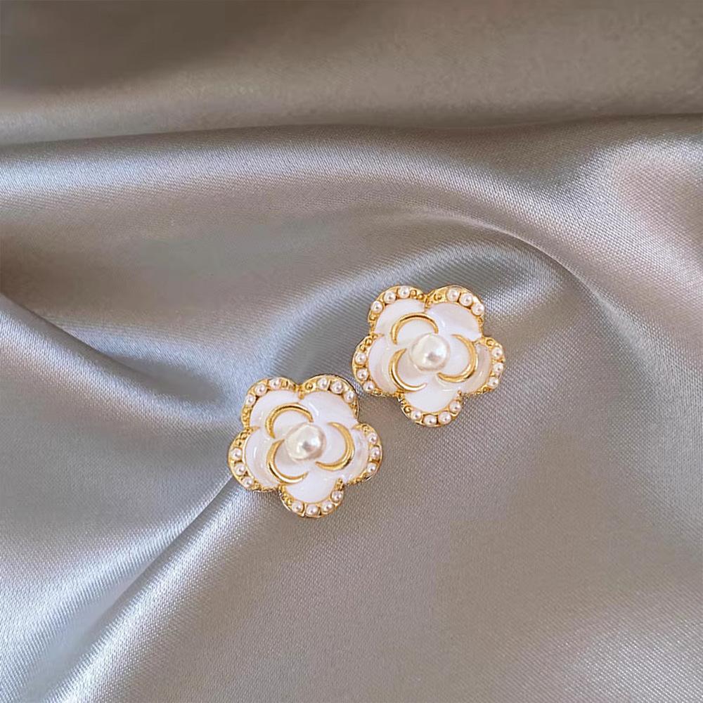 Light Luxury Exquisite Micro-inlaid Zircon Flower Earrings Elegant High-end Pearl Stud Earrings Niche Design Temperament Earrings