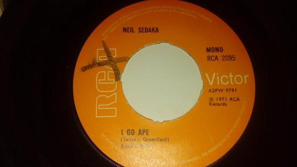 7-дюймовая пластинка NEIL SEDAKA - I Go Ape RCA2095 RCA Victor 1971 Великобритания Рок Б/у