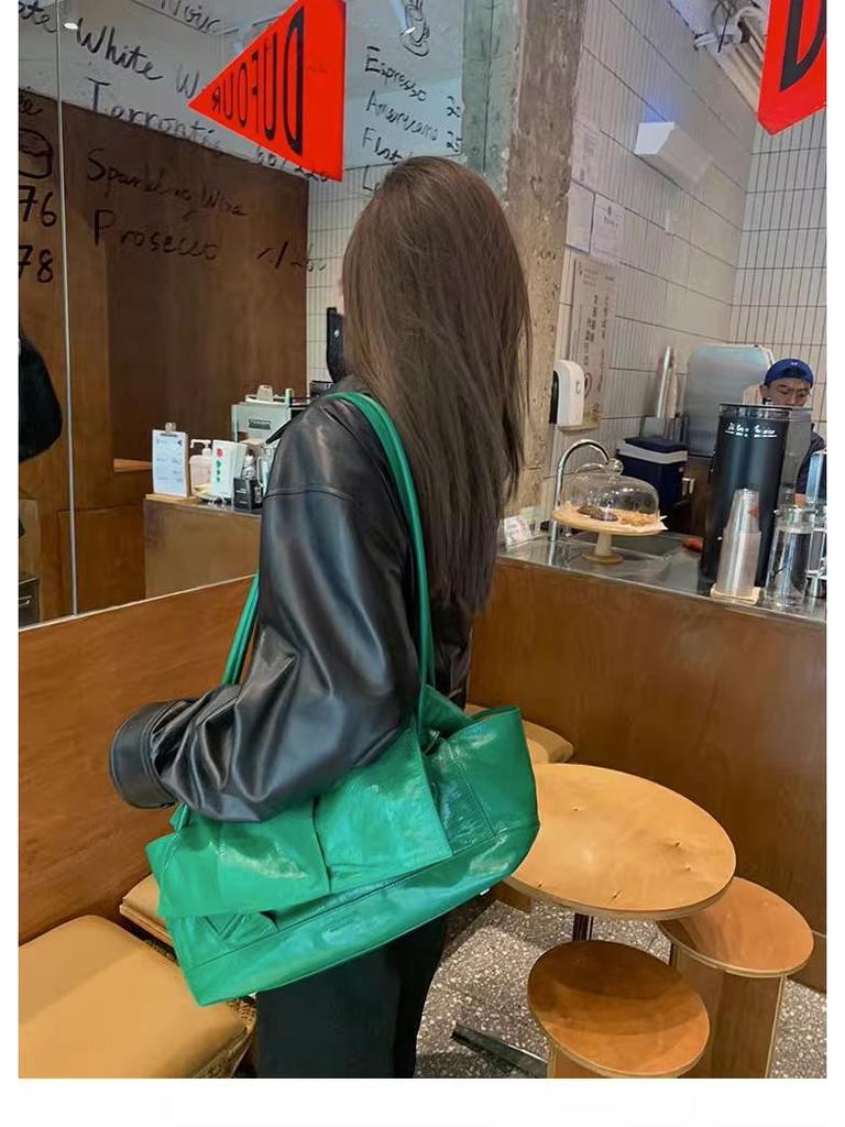 Trendy Women's Hong Kong-Style PU Leather Motorcycle Jacket - Chic, Versatile Outerwear for Spring, Autumn, Winter.