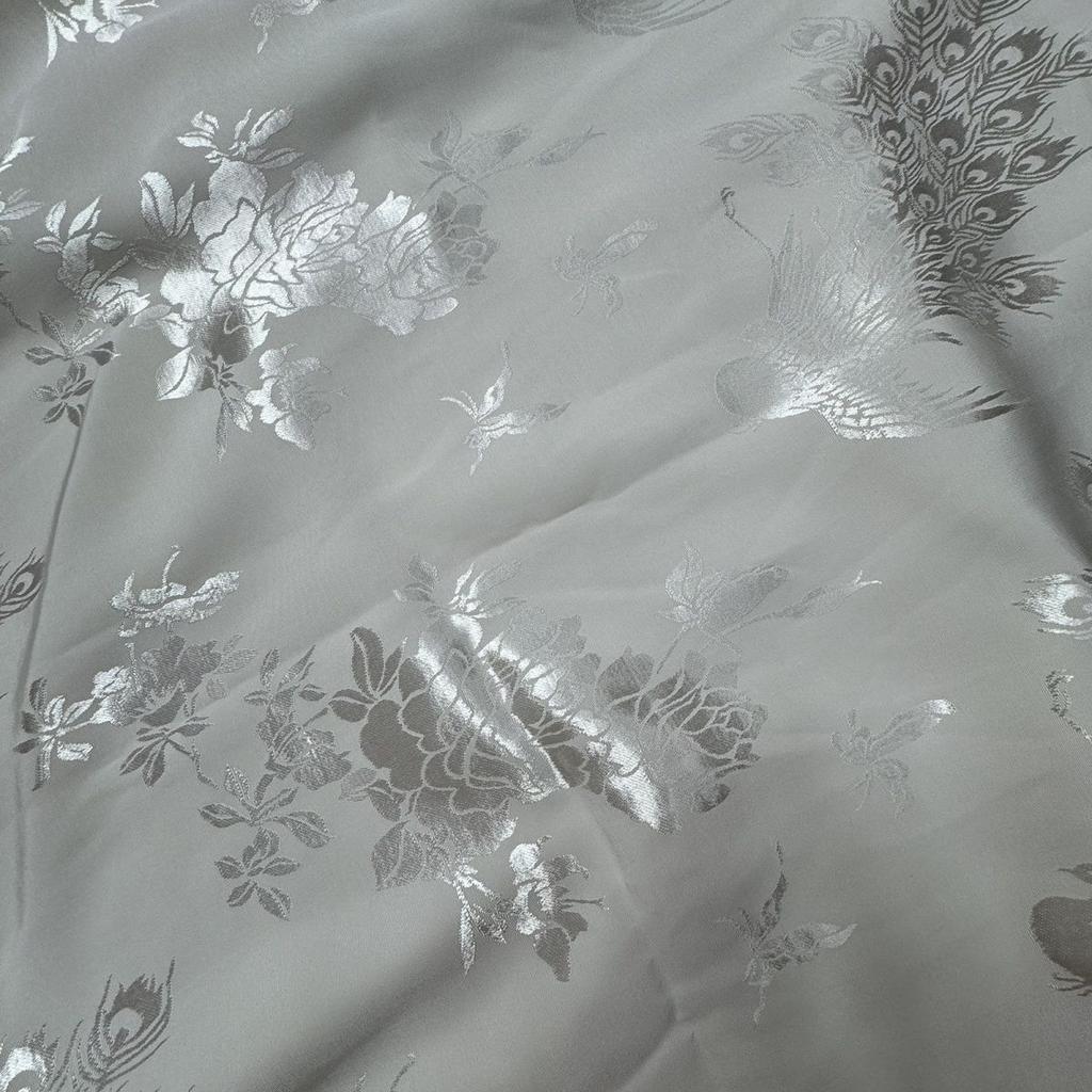 This white heavy-weight peacock and peony jacquard fabric can be used for wedding dresses formal gowns designer clothing fabrics