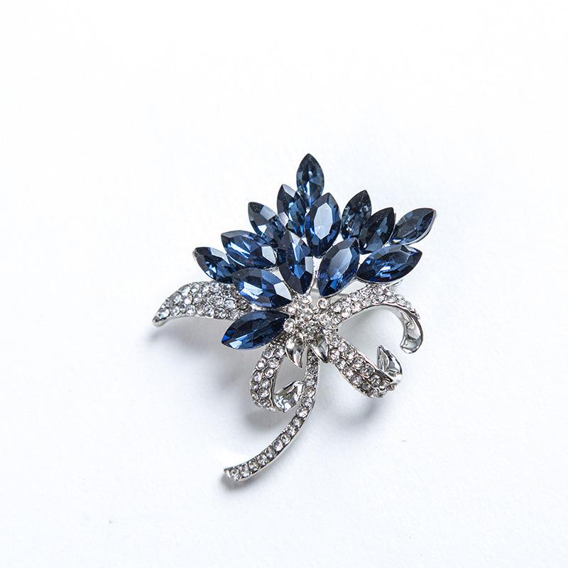 Korean Elegant Pearl Flower Brooch - Versatile, Luxurious Design for Women