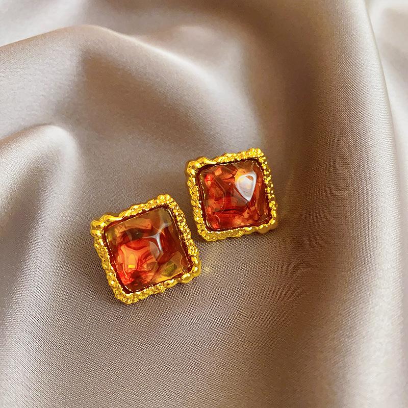 Геометрические серьги цвета кофе Майяра 2025, серьги-пусеты с темпераментом высокого класса и легкой роскошью, нишевые серьги в ретро-стиле