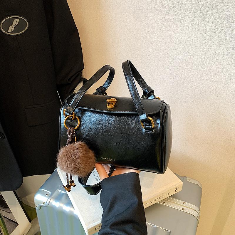 Ретро сумка женская большой вместимости 2025 новая осень и зима повседневная нишевый дизайн сумка-мессенджер портативная для поездок на работу сумка-подушка