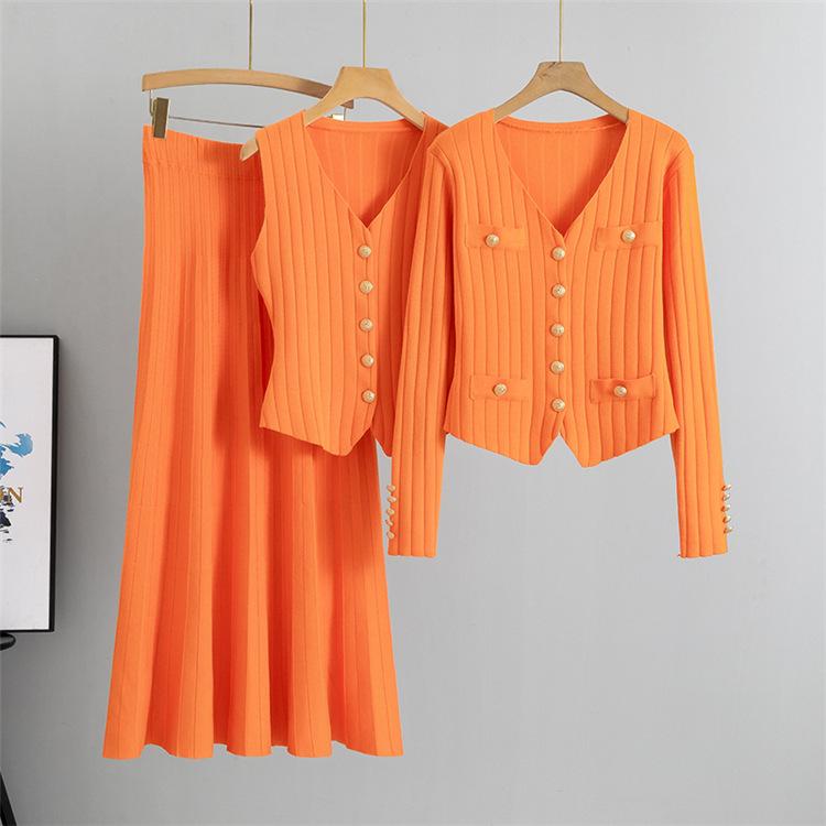 Комплект из трех предметов: свитер с юбкой-полусолнце, брючный костюм для женщин, осенне-летний жилет, вязаный кардиган