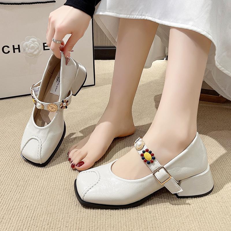 Женские туфли-лодочки 2025 весна новая нишевая мягкая кожа значок пряжка повседневные квадратный носок толстый каблук Мэри Джейн