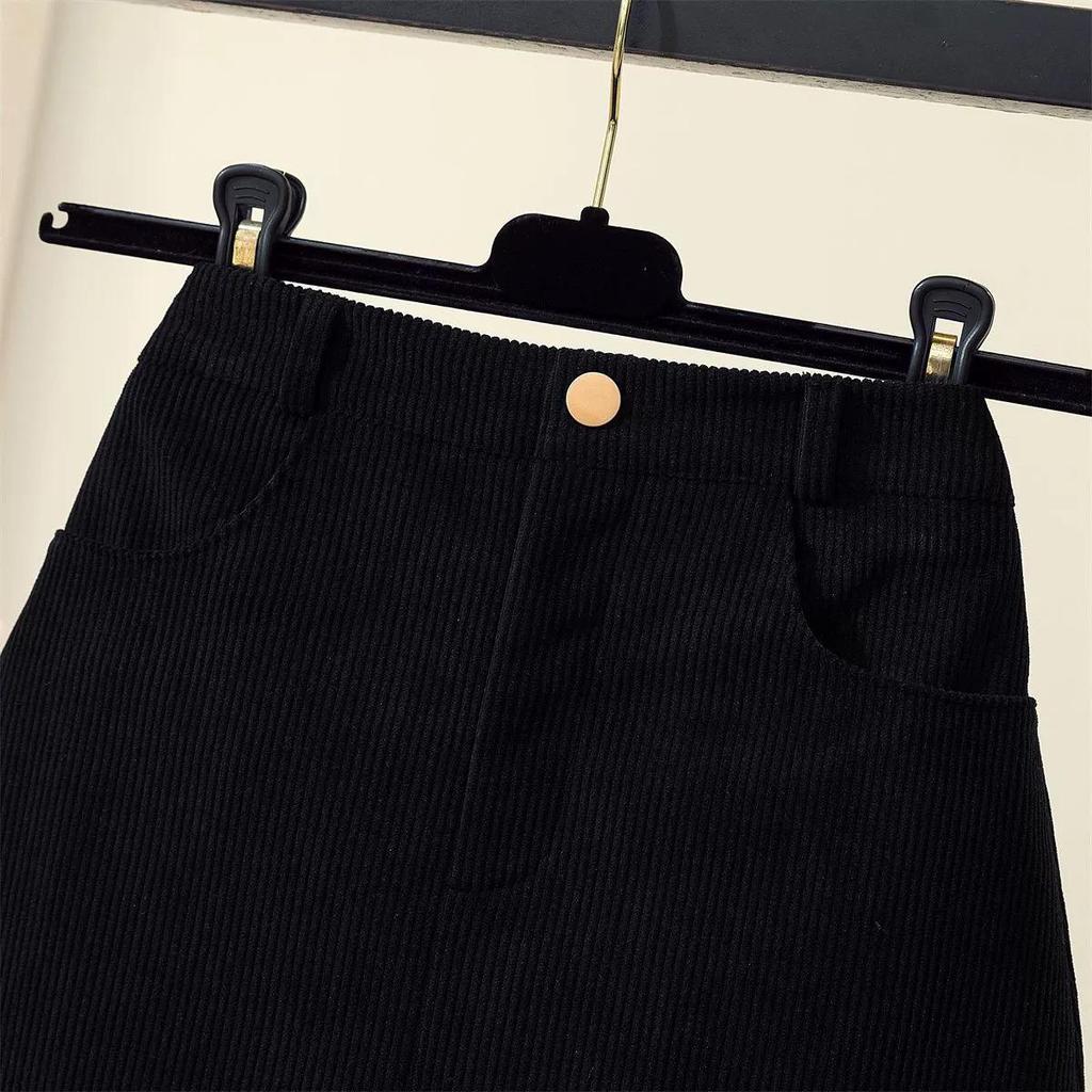 Черная вельветовая юбка-миди А-силуэта большого размера - Стройнящая и универсальная, идеально подходит для осени/зимы.