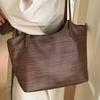 Woven bag women's 2025 new Korean version tote bag simple large capacity shoulder commuter bag underarm bag