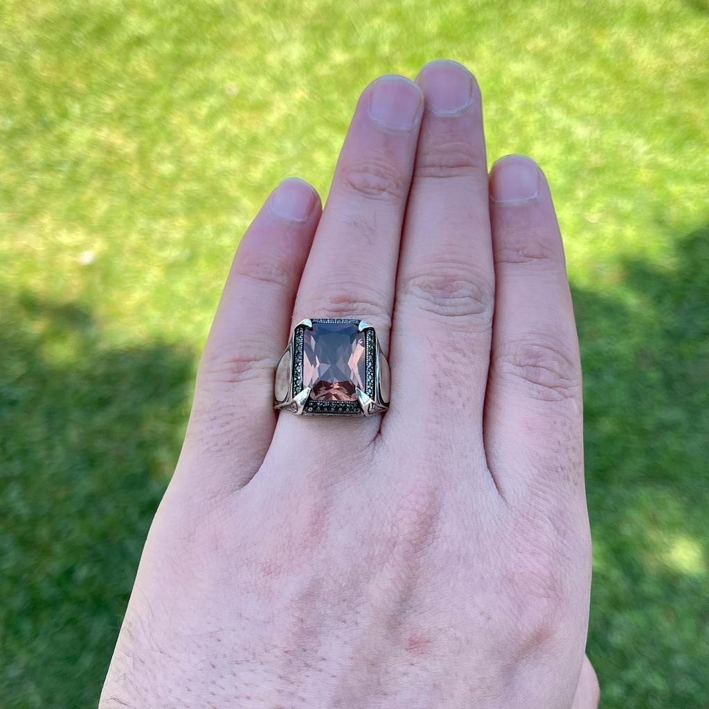 Изменение цвета Серебряное мужское кольцо с зултанитовым камнем - Завораживающий драгоценный камень с постоянно меняющимися оттенками - Мужское кольцо с драгоценным камнем из султанита -