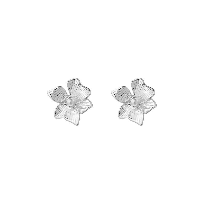 Серьги с лепестками и цветами для женщин с изысканными осенними и зимними сладкими и свежими украшениями для прокалывания ушей