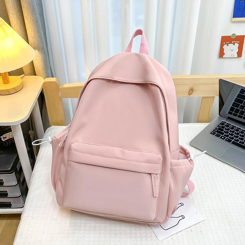 Рюкзаки модны и популярны среди учеников начальной и средней школы