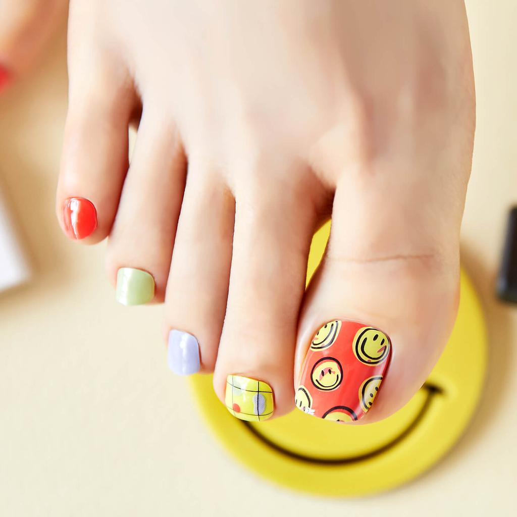 Праздничные и Смелые Наклейки для Педикюра - 37 Самоклеящихся Типсов, Яркие Неоновые и Графические Принты, Быстрый 5-минутный Педикюр