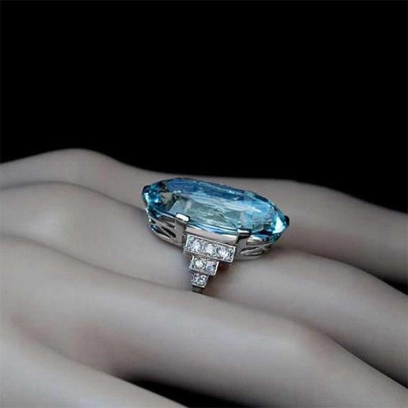 Jianjie Women's Oval Blue Crystal Statement Ring