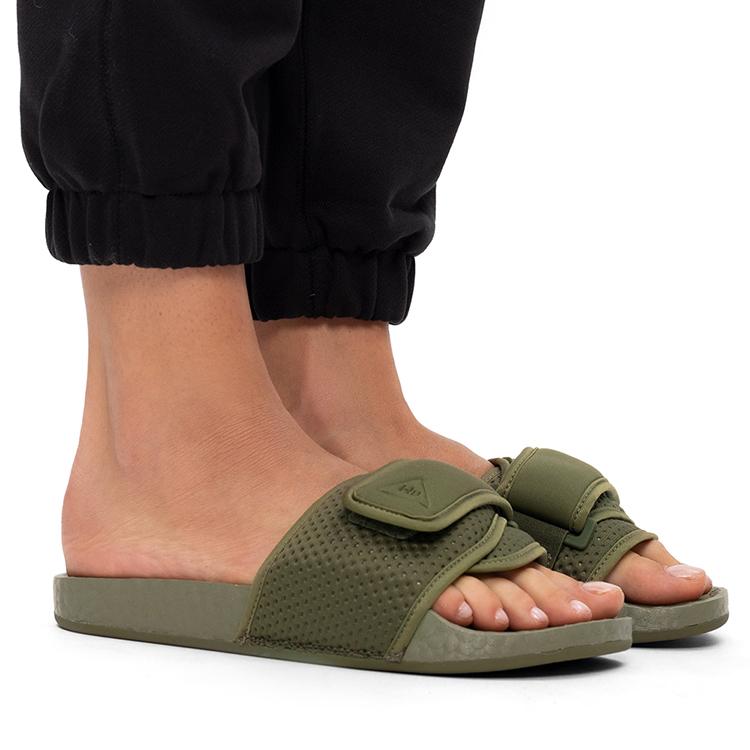 Adidas Оригинальные шлепанцы Pharrell x Adidas Originals Boost 'Olive Cargo' FY6141