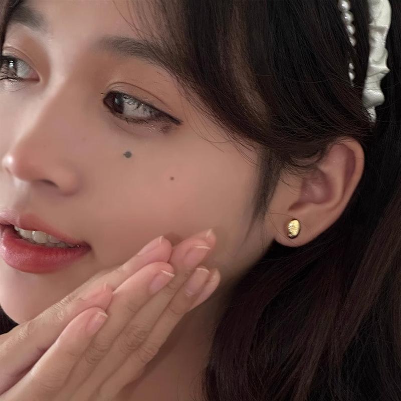 Doudou Stud Earrings Women's Simple Autumn and Winter New Niche Exquisite Earrings Temperament Commuter Jewelry