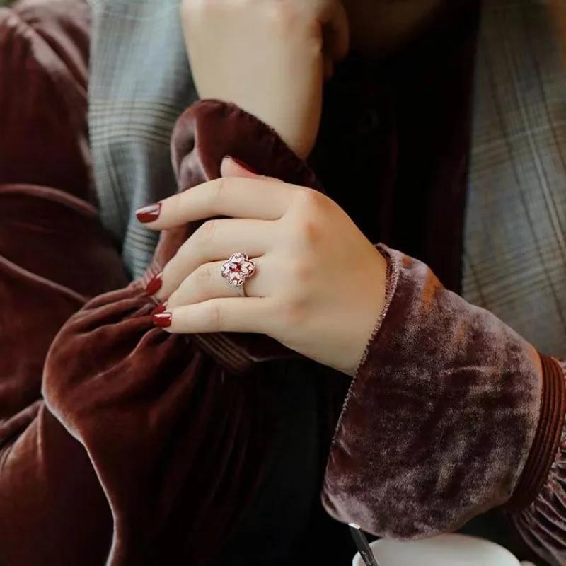 Высококачественные инкрустированные красные рубиновые кольца для женщин, винтажные ажурные цветочные изысканные подвески, украшения для банкета и свадьбы