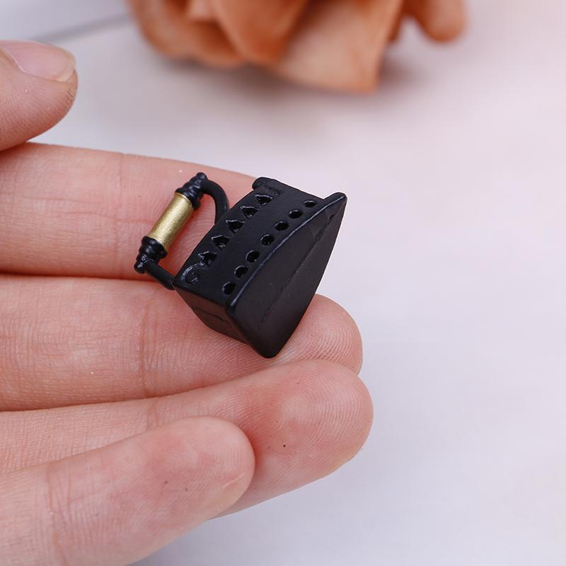 1:12 Кукольный домик, миниатюрный утюг с гладильной доской, набор классической мебели, игрушки