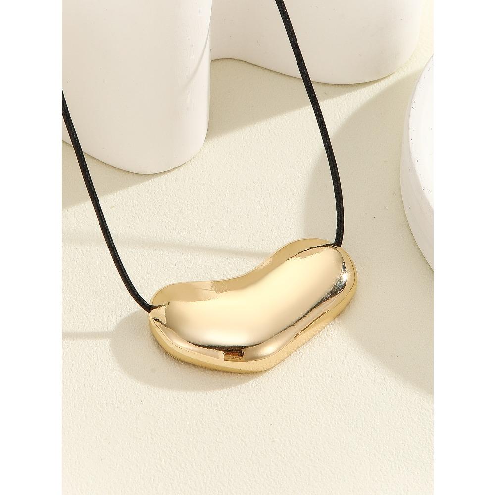 European and American Popular Style Korean Velvet Metal Peach Heart Necklace High-end Light Luxury Sweater Chain