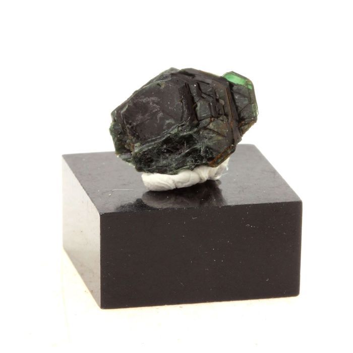 Pierres et Minéraux. Clinochlore. 4.42 ct. Rocher de Farinole, Olmeta-di-Capocorso, Haute-Corse, France.