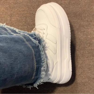 С юбкой на платформе белые туфли женские новинка весны 2024 кампус универсальная спортивная и повседневная обувь увеличивающая высоту доски обувь женская