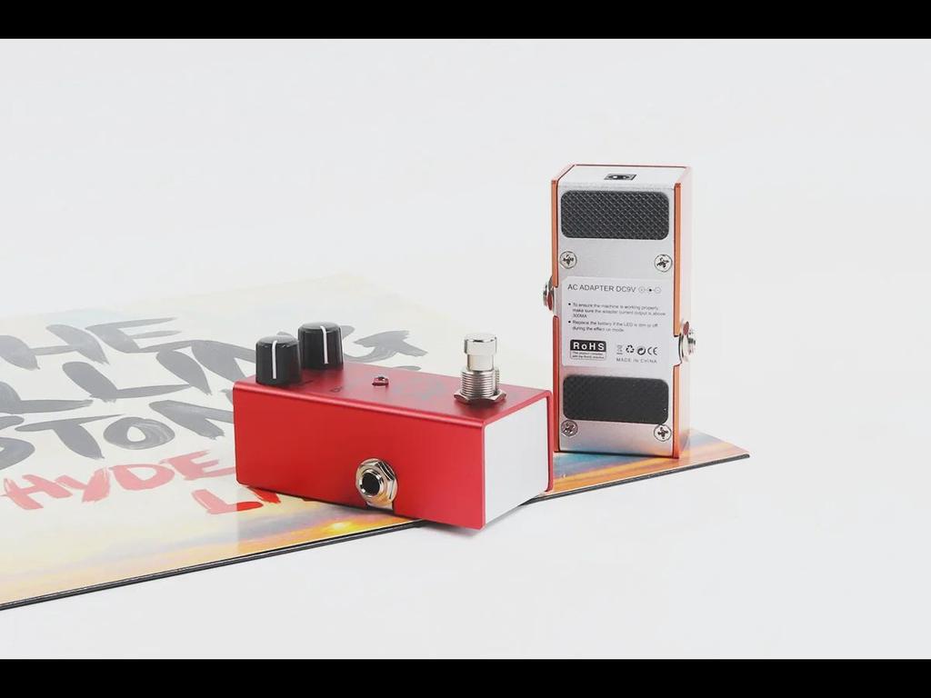 Компактная педаль эффектов для электрогитары: 10 эффектов, включая эквалайзер, дисторшн, овердрайв, фузз, хорус, симуляцию и задержку.