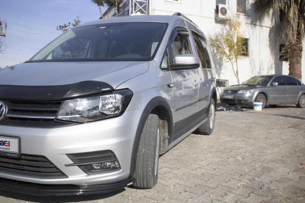 Комплект молдингов и расширителей арок 1 дверь, короткая база для Volkswagen Caddy 2015-2020 гг