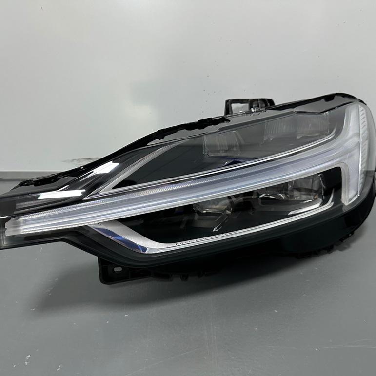 Левая фара в сборе Volvo XC60 (2018-2025) 31656554 31395897